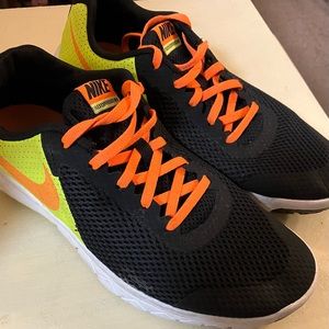 NWOB SIZE US Y W 7 Nike Flex Sneakers